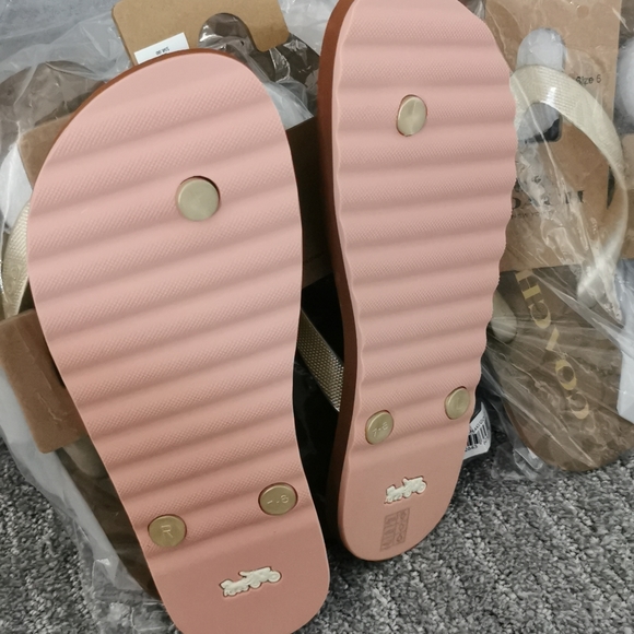 Coach Flip flaps - Picture 2 of 7